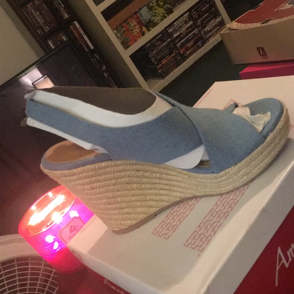 American Eagle Wedged Sandals